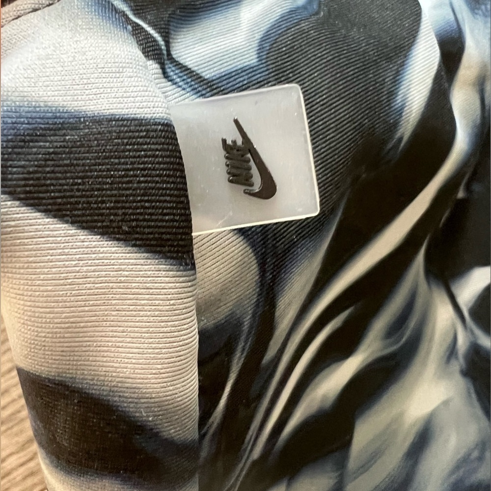 Nike Black and Gray Patterned Leggings - Picture 5 of 5